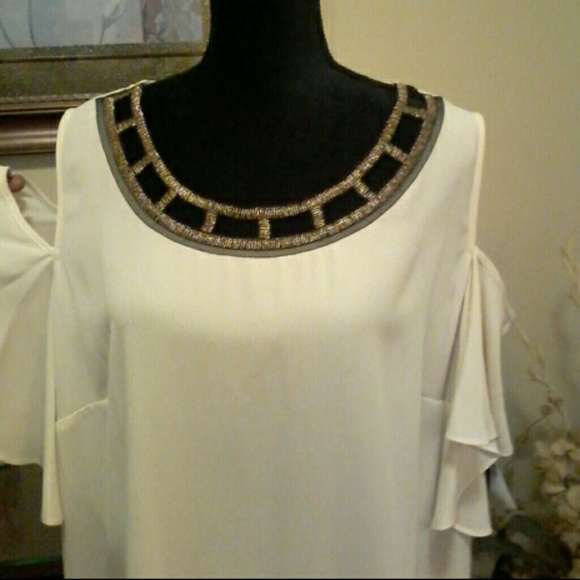 **SOLD**   Blouse - Picture 2 of 4